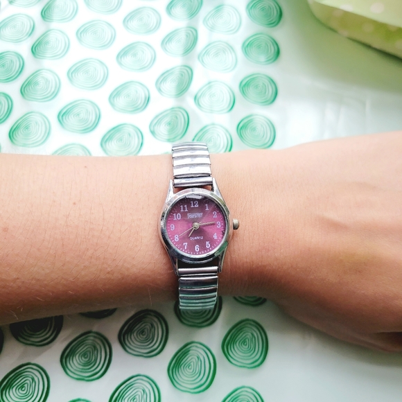 Vintage Featurely Quartz Silver Burgundy Stretch Watch - Picture 6 of 12